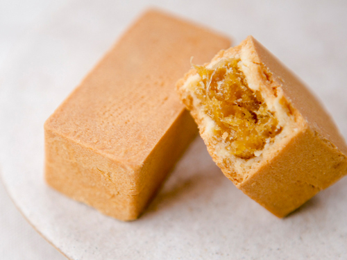 サニーヒルズのパイナップルケーキ