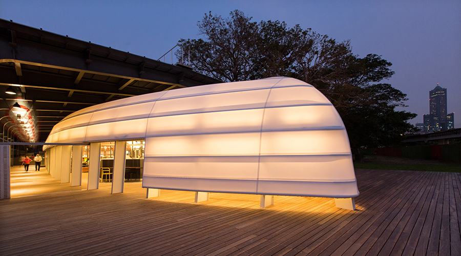 昨年ウォーターフロントにオープンした高雄店は新たな観光名所光名所