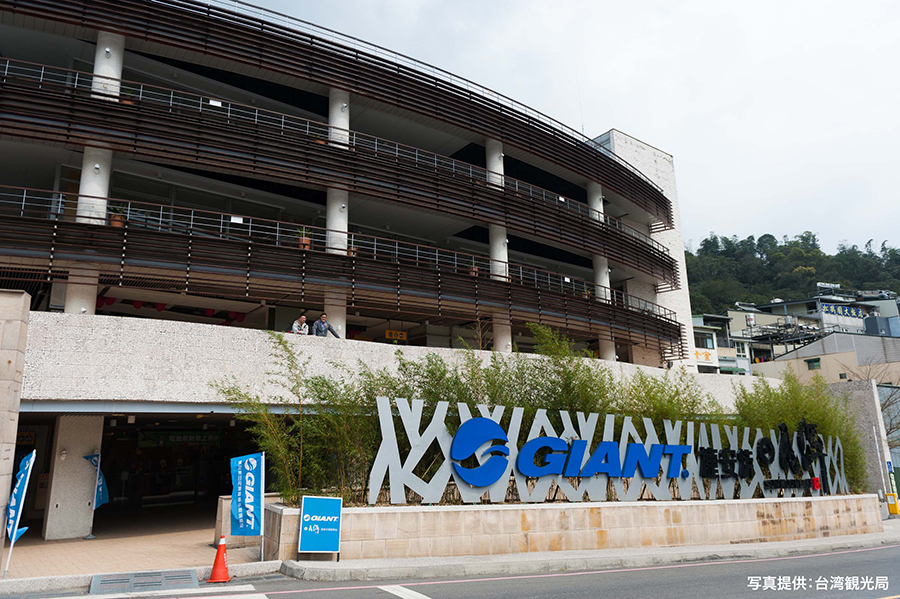 水社遊客中心。地下にGiantのレンタル自転車店あり。