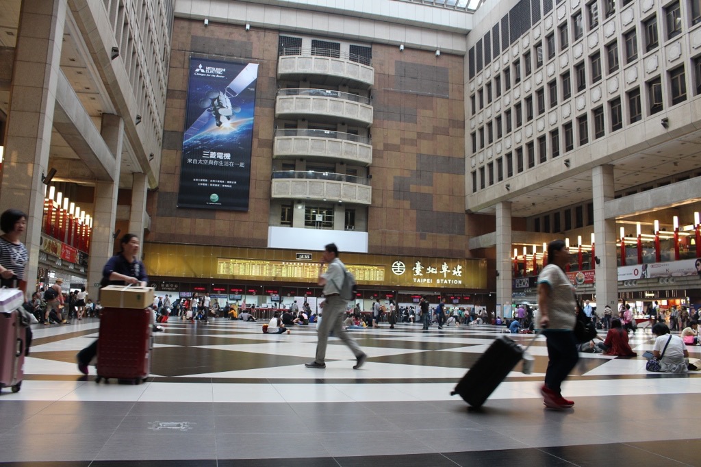 台北駅で休憩