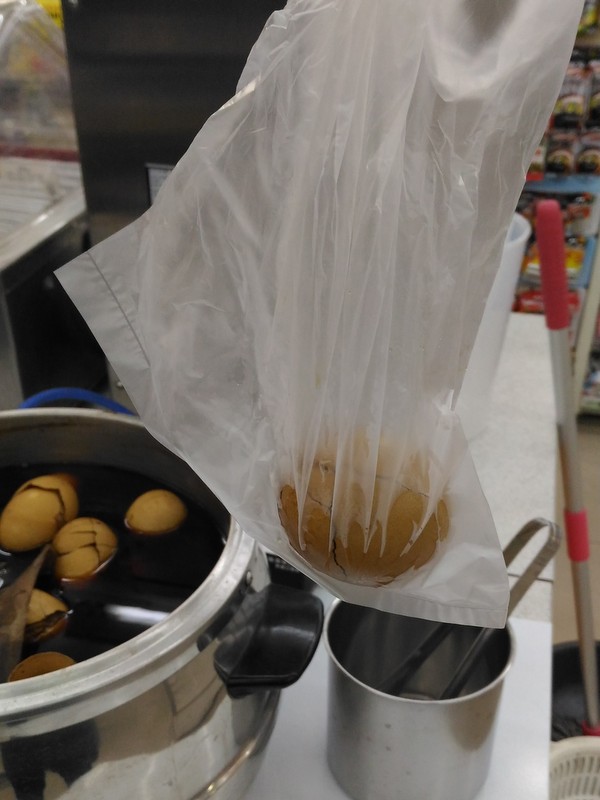 台湾のコンビニのにおいのもとは？